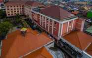 Bên ngoài 2 Semesta Hotel Semarang