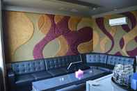 Bar, Cafe and Lounge Studio Inn & Suites Semarang