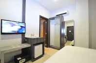 Bedroom Studio Inn & Suites Semarang