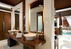 In-room Bathroom 2 The Kayana