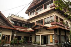 外部的 Kenangan Hotel