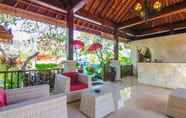 Lobi 5 Putri Ayu Cottages