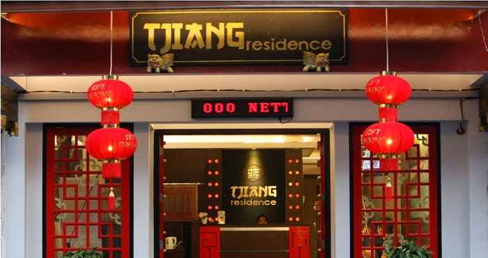 ภายนอกอาคาร Tjiang Residence