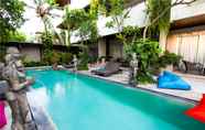 Kolam Renang 3 The Sunset Mansion Seminyak 