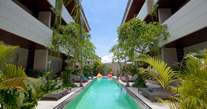 Swimming Pool The Sunset Mansion Seminyak 