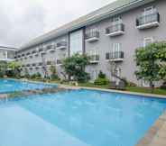 Swimming Pool 4 Batu Suki Resort & Hotel