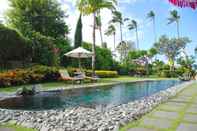 Swimming Pool La Taverna Suites