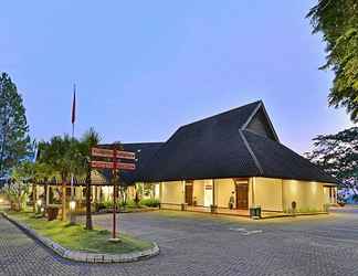 Bên ngoài 2 Grand Whiz Hotel Trawas Mojokerto