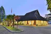 Bangunan Grand Whiz Hotel Trawas Mojokerto