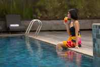 Swimming Pool Hotel Santika Premiere Semarang
