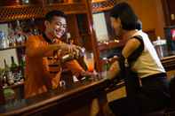 Bar, Kafe dan Lounge Hotel Santika Premiere Semarang