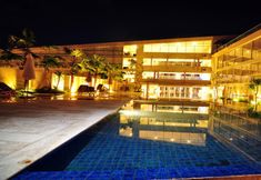 Swimming Pool 7 Royal Hotel n' Resto Jember