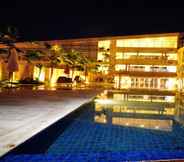 Kolam Renang 7 Royal Hotel n' Lounge Jember