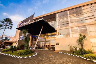 Exterior 4 Royal Hotel n' Resto Jember