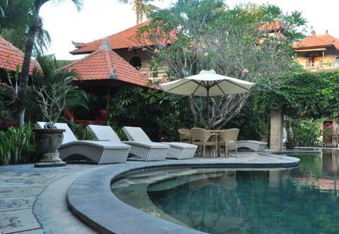 スイミングプール Kusnadi Hotel