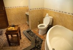 In-room Bathroom 5 Alam Terrace Cottages