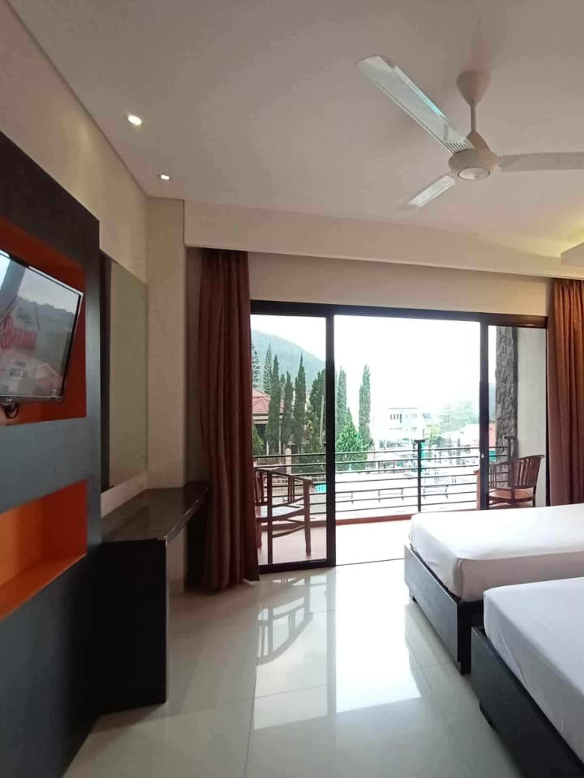 Kamar Tidur Hotel Grand Bintang Tawangmangu