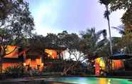 Swimming Pool 2 De Munut Balinese Resort & Spa