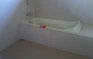 In-room Bathroom 6 Jaya Bungalow