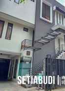 EXTERIOR_BUILDING LeGreen Suite Setiabudi