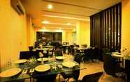 Restaurant 3 Bunda Hotel Padang - Halal Hotel