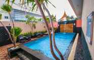 Swimming Pool 4 Daima Hotel Padang