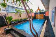 Swimming Pool Daima Hotel Padang