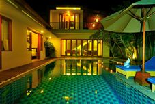 สระว่ายน้ำ Travis Villa