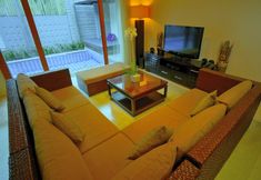 พื้นที่สาธารณะ 6 Travis Villa