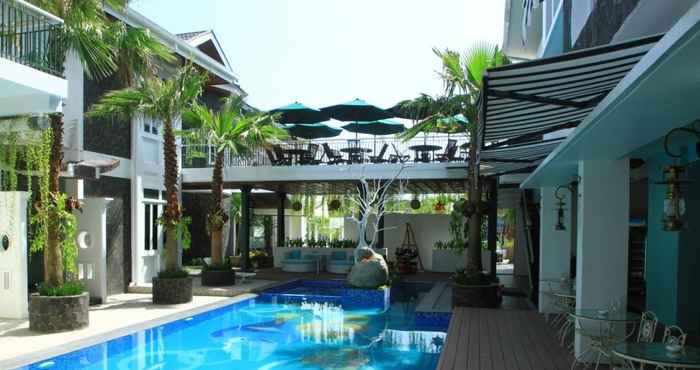 Kolam Renang Oxville Hotel 