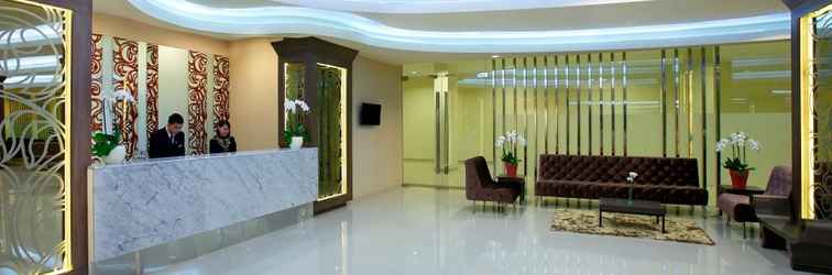 Lobby Hotel Santika Depok