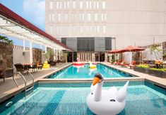 Swimming Pool 4 Hotel GranDhika Iskandarsyah