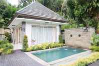 สระว่ายน้ำ Jiwaklusa Boutique Villa