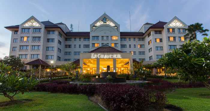 Lobi Le Grandeur Hotel Balikpapan