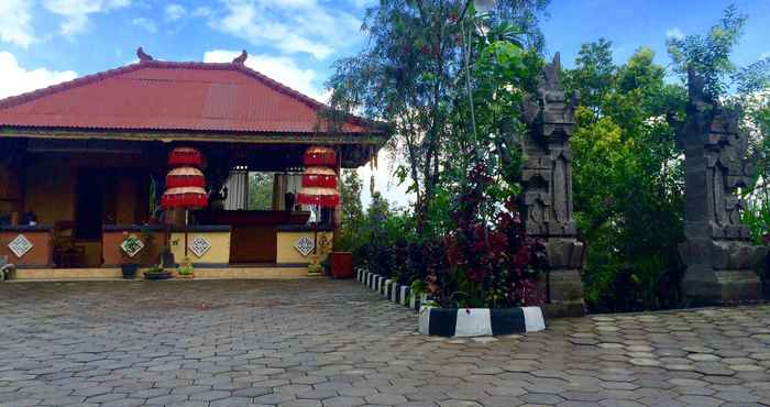 Lobby Arya Utama Garden Villa