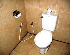 Toilet Kamar 4 Puri Alam Bali Bungalow