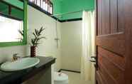 Toilet Kamar 6 Banyualit Spa 'n Resort Lovina