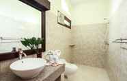 Toilet Kamar 4 Banyualit Spa 'n Resort Lovina