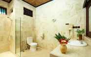 Toilet Kamar 3 Banyualit Spa 'n Resort Lovina