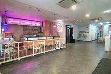 Bar, Cafe and Lounge Cleo Hotel Tunjungan