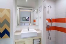 In-room Bathroom Cleo Hotel Tunjungan