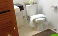 Toilet Kamar 5 Beverly Dago Apartment