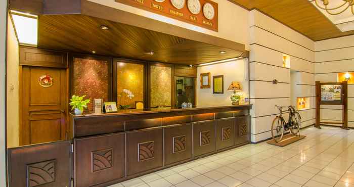 Lobi Hotel Sahid Montana