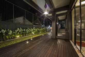 Lobi 4 M Boutique Hostel Seminyak