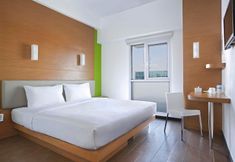 Bedroom 4 Amaris Hotel Embong Malang