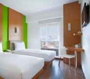 Bedroom 6 Amaris Hotel Embong Malang
