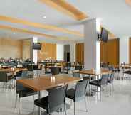 Restaurant 3 Amaris Hotel Embong Malang