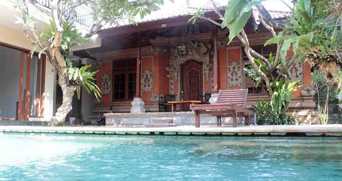 Kolam Renang Ngetis Resort