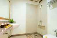 In-room Bathroom Nyiur Indah Beach Hotel