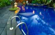 Hồ bơi 7 Nyiur Indah Beach Hotel